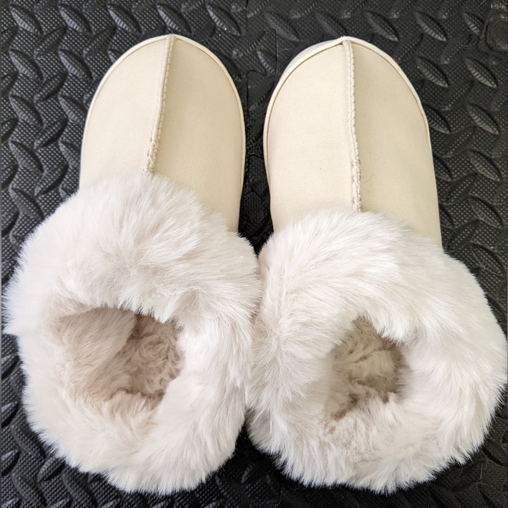 LC Lauren Conrad Slippers - Size Small (6/7)